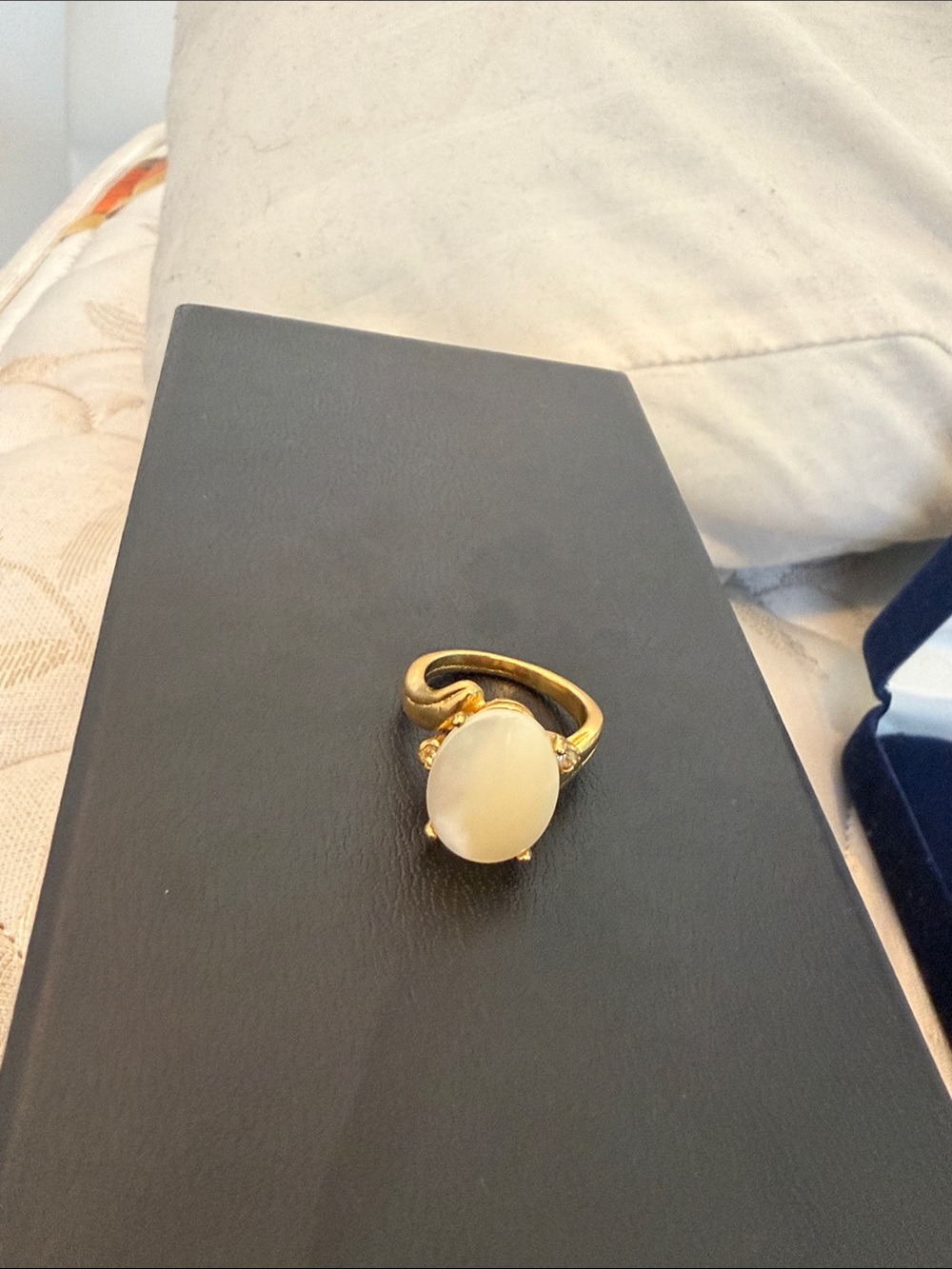 Gold-Tone Cream Stone Oval Ring vintage gold chain
